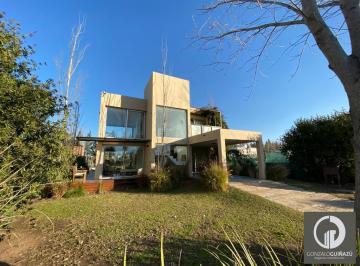 Casa · 180m² · 3 Ambientes · 1 Cochera · Casa en Venta 2 Dorm. - Barrio Cerrado - Los Pasos 1 - Fisherton