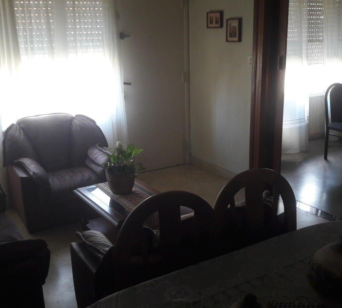 Chalet de 4 ambientes - emplazado sobre lote de 10 X 43.30 mts