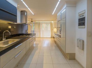 Departamento · 250m² · 5 Ambientes · Departamento de 3 Dorm. de Categoría en Venta en Village Plaza