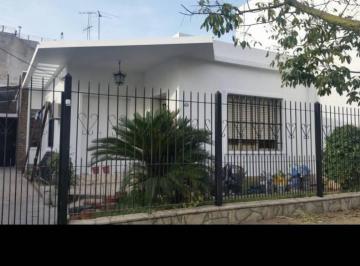 Casa · 110m² · 3 Ambientes · 3 Cocheras · Casa en Venta en Lomas del Mirador