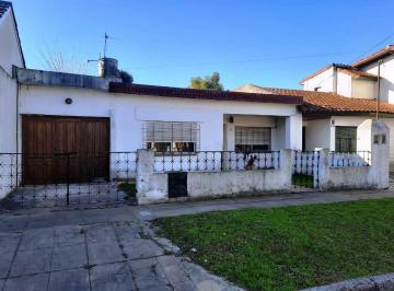 Casa · 80m² · 3 Ambientes · 1 Cochera · Casa Americana 3 Amb Castelar Norte.