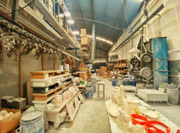 Bodega-Galpón · 1533m² · 1 Cochera · Venta Galpon/deposito 1700 m² Avellaneda