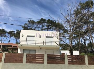 Foto1 · Casa en Montoya de 4 Dorm. en Alquiler.