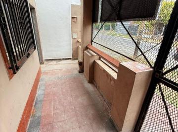 ATENCION!! SOBRE LOTE 8,66 X 15 MTS CASA 3 AMBIENTES CON PATIO EN BUEN ESTADO ID · Casa 3 Ambientes en Venta en Lanus Este (Mte. Chingolo)