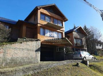 Casa · 648ha · 6 Ambientes · 5 Cocheras · Casa en Venta en Bariloche – 6 Amb. - Vista Al Lago