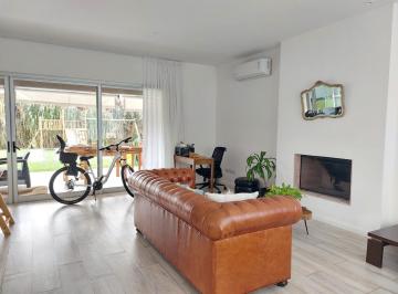 Casa · 210m² · 4 Ambientes · Casa en Venta en Barrio Barbarita, Tigre.