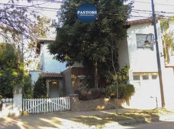 PAS-PAS-2236_2 · Venta de Casa de 5 Amb a Modernizar con Lindo Jardín!
