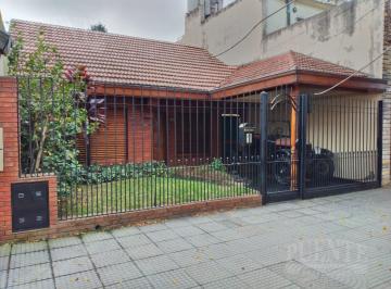 Casa · 200m² · 3 Ambientes · 1 Cochera · Casa - Banfield Oeste