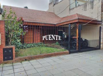 Casa · 200m² · 3 Ambientes · 1 Cochera · Casa - Banfield Oeste