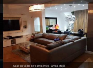 Casa · 500m² · 8 Dormitorios · 1 Cochera · Imponente Propiedad en Ramos Mejía. Gran Categoría y Ubicación