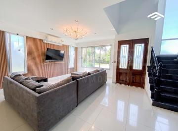 Casa · 320m² · 4 Ambientes · 2 Cocheras · Casa en Venta Los Naranjos - Gran Oportunidad!