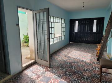 Casa de 6 ambientes, La Plata · 10 N°2094 y 75 - Casa de 3 Dorm.