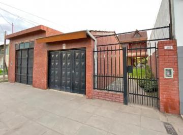 Casa · 200m² · 4 Ambientes · 1 Cochera · Casa - 4 Ambientes con Local - Merlo - Oportunidad!
