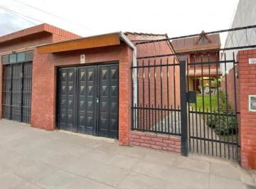 Casa · 200m² · 4 Ambientes · 1 Cochera · Casa - 4 Ambientes con Local - Merlo - Oportunidad!