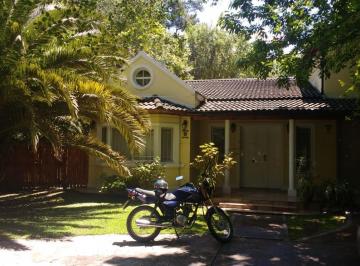 Casa de 5 ambientes, Presidente Perón · Espectacular Casa en Barrio de Las Naciones