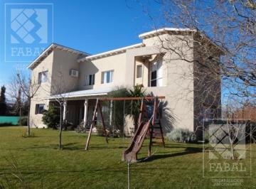 Casa · 260m² · 6 Ambientes · 2 Cocheras · Casa Venta Comahue Golf Club Barrio Privado