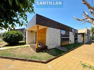 Casa de 3 ambientes, La Matanza · Amplia Casa de 3 Ambientes en San Justo, con Parque y Cochera