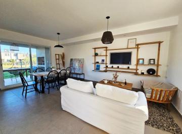 Casa · 104m² · 4 Ambientes · 2 Cocheras · Casa en Venta 4 Amb en Barrio Tortugas