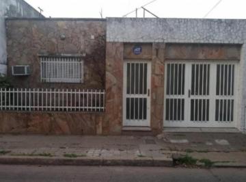 Casa · 160m² · 4 Ambientes · 2 Cocheras · Casa de 125 m² en Barrio Hospitales, Cochera y Patio