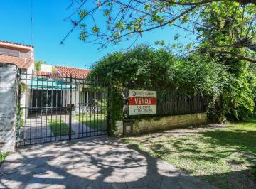Casa · 142m² · 4 Ambientes · 2 Cocheras · Casa de 2 Dorm. en Venta con Pileta Fisherton