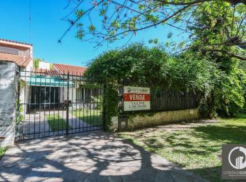 Casa · 142m² · 4 Ambientes · 2 Cocheras · Casa Venta Dos Dorm. Jardin Piscina Fisherton Tradicional Rosario