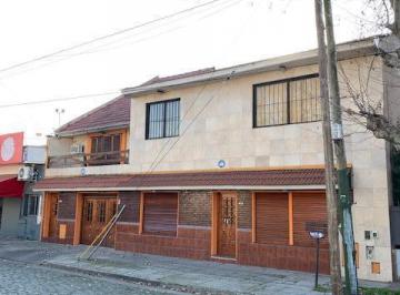 Casa · 236m² · 4 Ambientes · 1 Cochera · Casa - Temperley Oeste