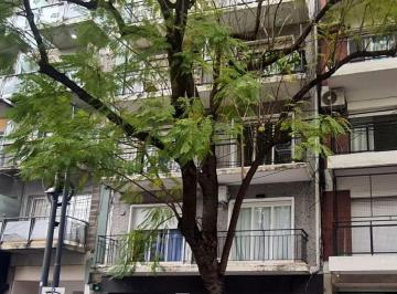 Departamento Venta de 1 ambiente · Pacheco de Melo 2700 y Austria Piso 7 Al Frente con Balcón 46,5 m². Muy Luminoso. Reciclado