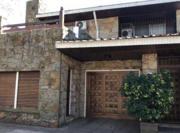 Casa · 349m² · 4 Dormitorios · 2 Cocheras · Casa - Banfield Este