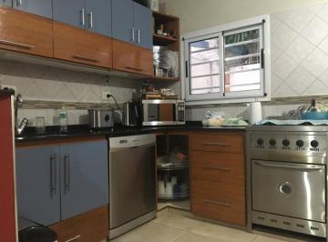Casa de 5 ambientes, Lomas de Zamora · Apto Credito Casa de 5 Amb 4 Dorm 3 Baños y Cocheras