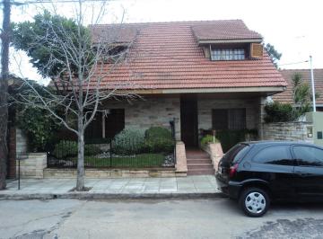 Casa · 280m² · 4 Ambientes · 2 Cocheras · Ciudad Jardín: Chalet en Dos Plantas Living Comedor en Desnivel, Cocina Comedor Muy Amplia, Baño Pri