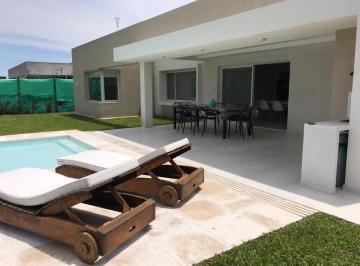 Casa · 170m² · 4 Ambientes · 1 Cochera · Casa en Venta Esteban Echeverria
