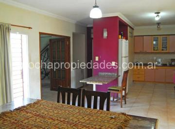 Casa · 160m² · 5 Ambientes · 1 Cochera · Casa - Ezpeleta Este, 3 Dorm.