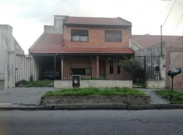 Casa · 183m² · 4 Dormitorios · 1 Cochera · Casa - Llavallol