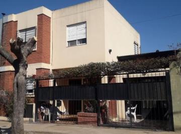 Casa · 100m² · 4 Ambientes · 1 Cochera · Duplex en Venta en Moreno Centro