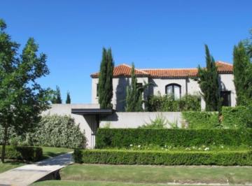 Casa de 8 ambientes, Pilar · Tortugas Country Club, Sobre Cancha de Golf, Doble Lote