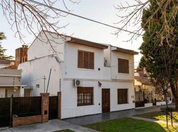 PH de 3 ambientes, Lomas de Zamora · PH 3 Amb. Reciclado a Nuevo C/ Patio E Interiores - Chacabuco 700, Banfield