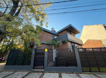 Casa de 3 ambientes, San Isidro · Excelente Casa Estilo Racionalista - Refccionada a Nuevo - Impecable