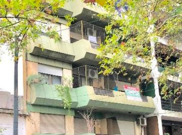 Departamento · 42m² · 2 Ambientes · Gigante Patio, Inmejorable Ubicacion