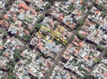 Terreno · 1746m² · Lote en La Perla con Salida a Tres Calles