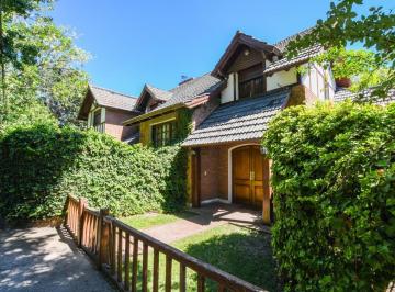 Casa · 500m² · 8 Ambientes · 2 Cocheras · Casa de 4 Dorm. en Venta con Pileta Parrillero Quincho Fisherton Rosario
