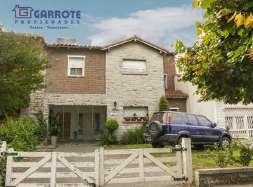 Casa · 205m² · 4 Ambientes · 1 Cochera · Chalet Céntrico Excelente Barrio.