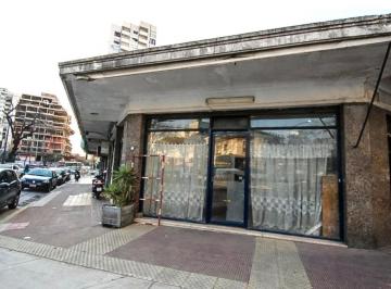 Local comercial · 130m² · Importante Local Comercial Ideal Para Inversión