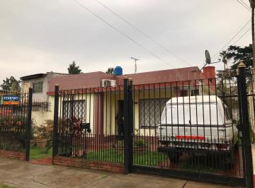 Casa de 3 ambientes, Almirante Brown · Casa en Venta