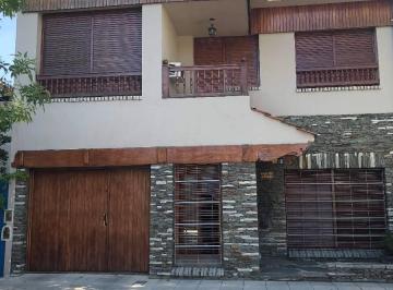 Casa de 5 ambientes, Lomas de Zamora · Hermosa Casa en Banfield.