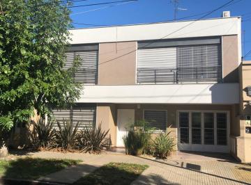 Casa · 100m² · 3 Ambientes · 1 Cochera · Casa en PH - 3 Amb con Jardin y Quincho
