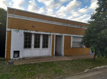 Casa · 90m² · 3 Ambientes · 1 Cochera · Casa 3 Ambientes con Amplio Jardín