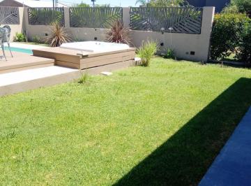 Casa · 260m² · 5 Ambientes · 2 Cocheras · Casa de 3 Dorm. - con Pileta - Punta Chacra - Roldan