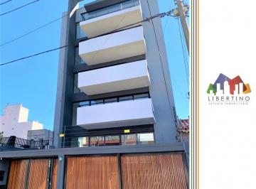 Departamento de 3 ambientes, Morón · Piso de 3 Amb de Categoria con Cochera // Esmeralda 425