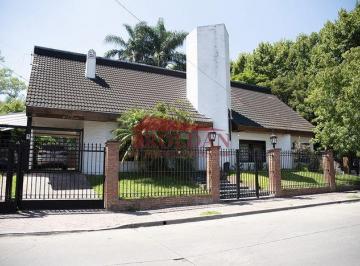 RLD-RLD-1632_2 · Gran Chalet en Esquina - Excelente Ubicacion