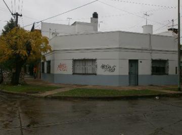 Casa de 3 ambientes, Morón · Casa PH en Venta en Castelar Norte